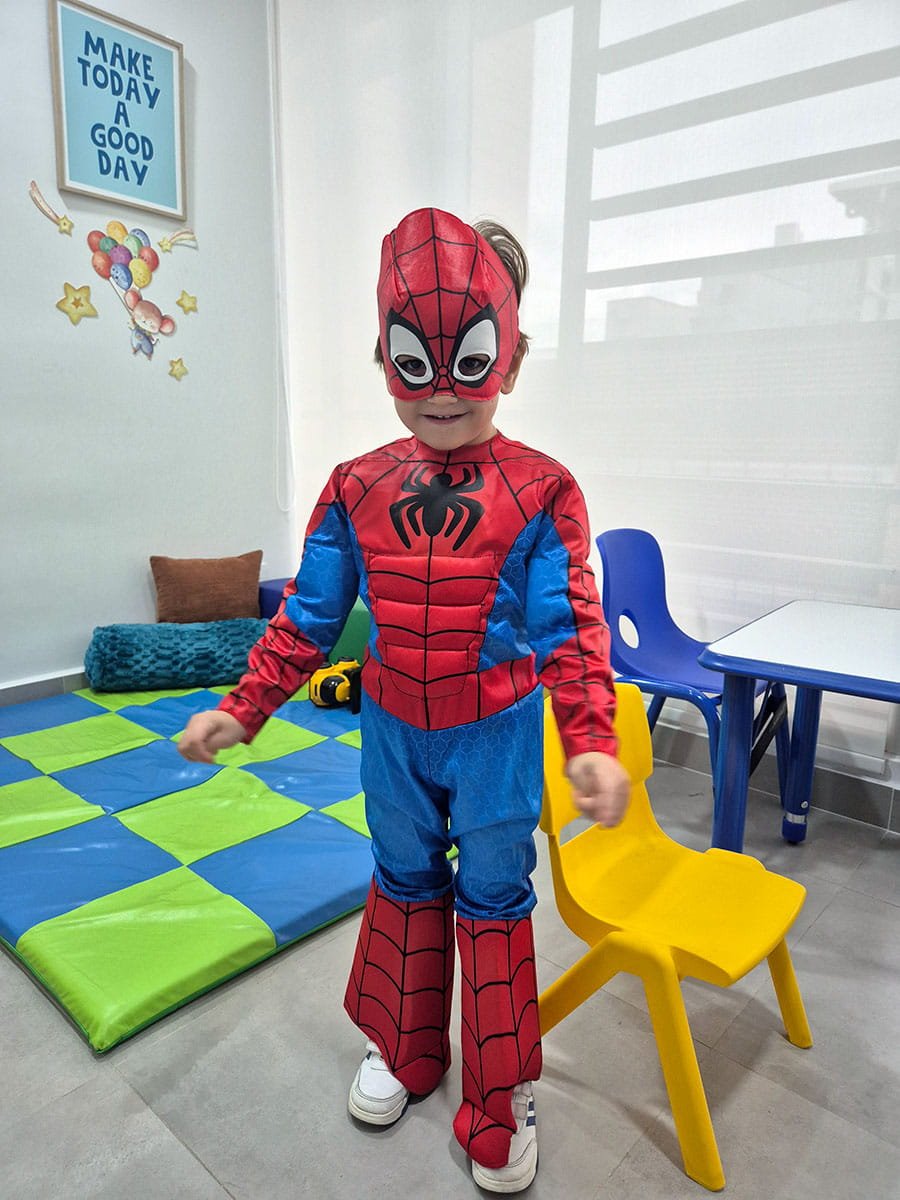 Niño feliz en Rincón del Habla, Panamá